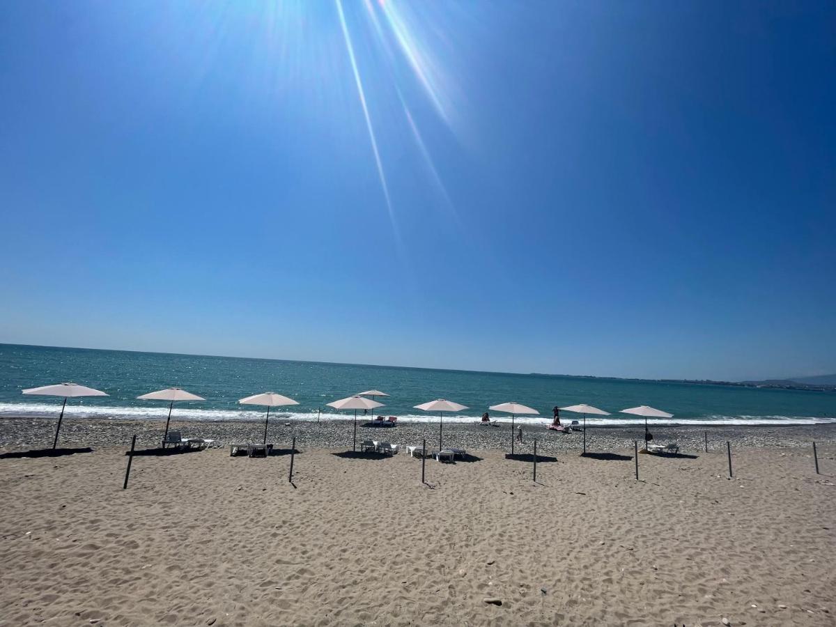 Hotel Black Sea Сухумі Екстер'єр фото