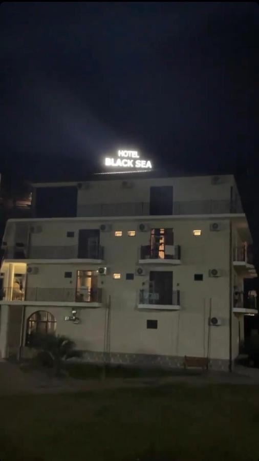Hotel Black Sea Сухумі Екстер'єр фото