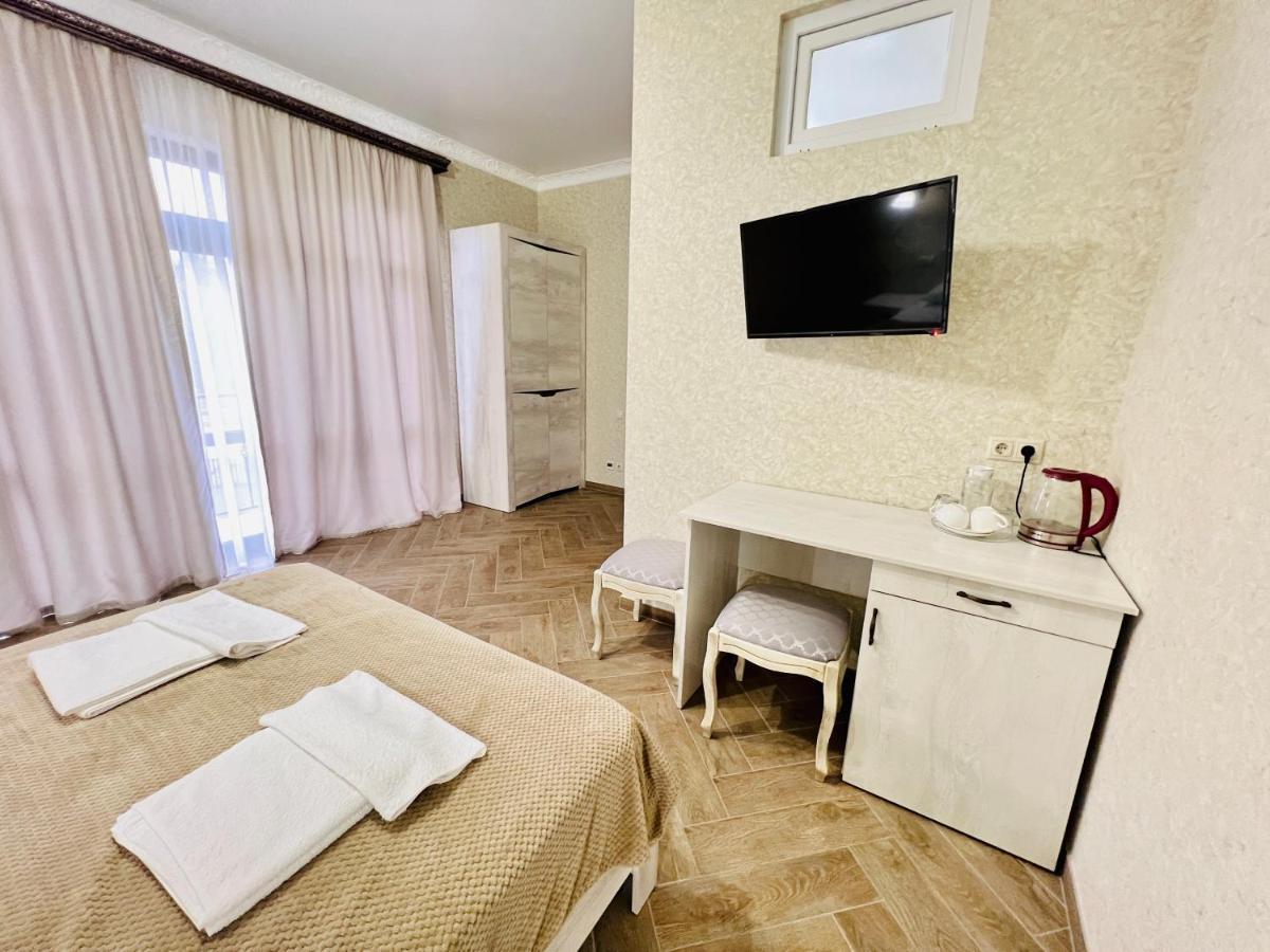 Hotel Black Sea Сухумі Екстер'єр фото