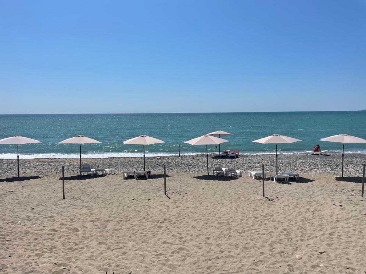 Hotel Black Sea Сухумі Екстер'єр фото