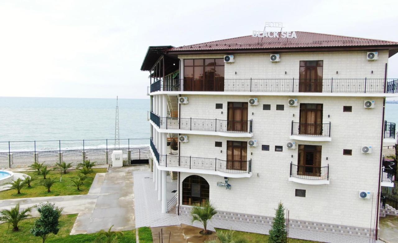 Hotel Black Sea Сухумі Екстер'єр фото
