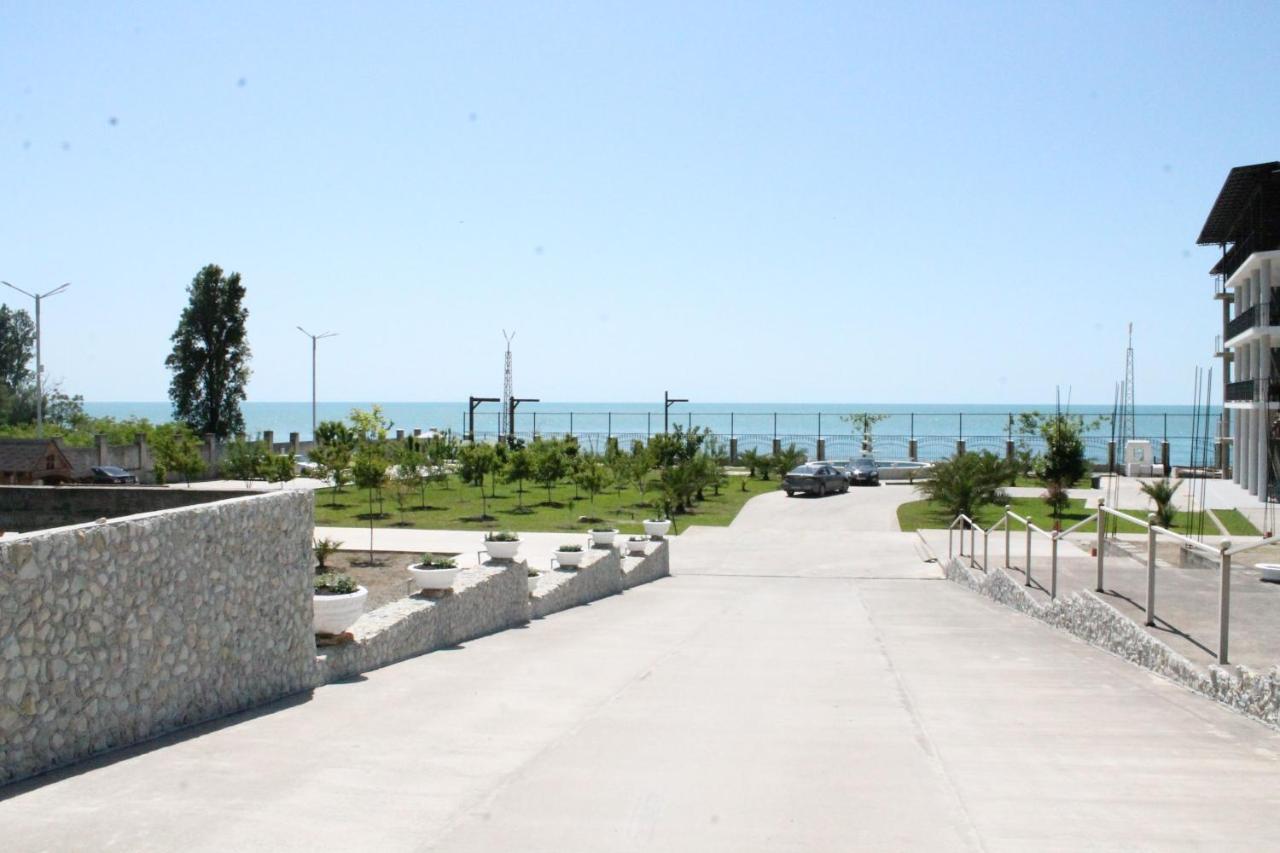 Hotel Black Sea Сухумі Екстер'єр фото