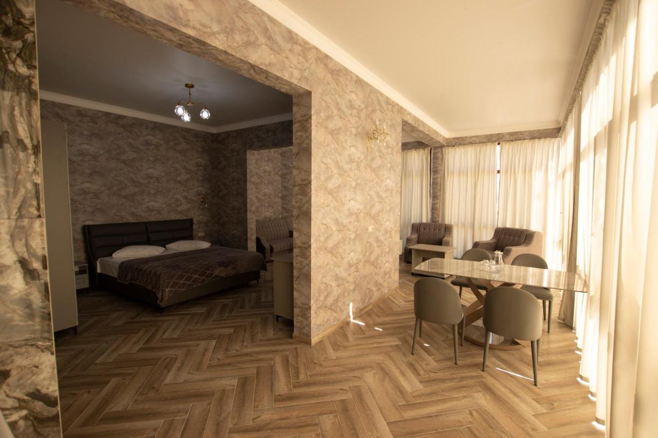 Hotel Black Sea Сухумі Екстер'єр фото