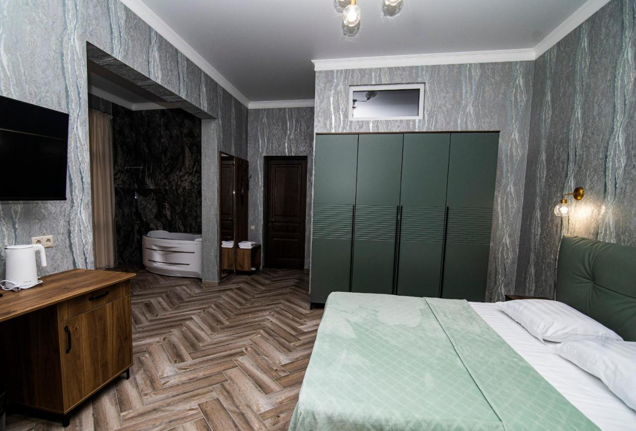 Hotel Black Sea Сухумі Екстер'єр фото